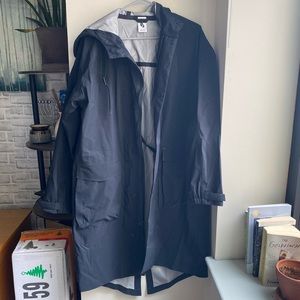 Nike Women’s Lightweight Long Rain Jacket